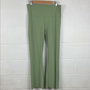 Nike Yoga women’s dri-fit luxe flared green performance pant stretch size XL